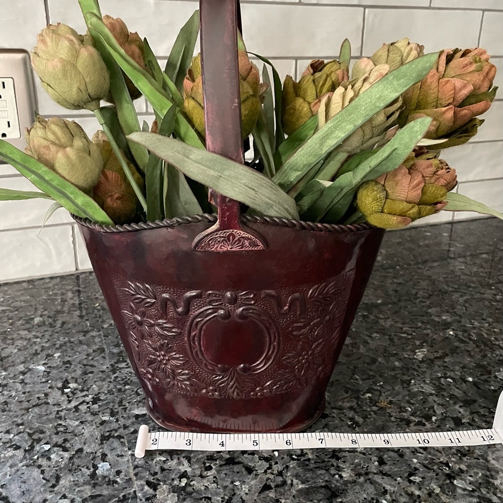 Metal decorative container